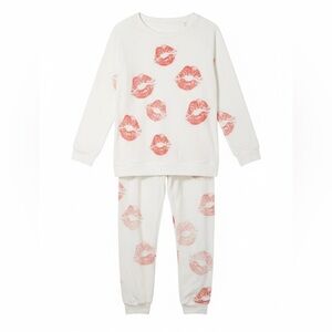 Adorable Lauren Moshi kiss 💋 sweatshirt and sweatpants